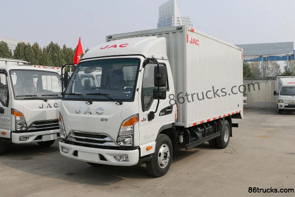 JAC Kangling J3 Narrow Body 115 hp 4X2(6 wheels) 4.15m Single Row Box Light Truck Exterior (3) | 86Trucks