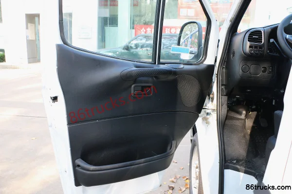 JMC Teshun 122 hp 2.8T diesel 3-seat manual short wheelbase medium roof enclosed van Cab (2) | 86Trucks