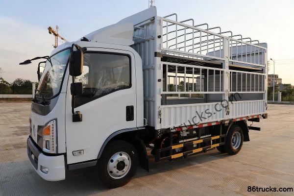 Yuchai New Energy EC344F 4.5T 4.125m single-row pure electric stake truck 106.95kWh 4X2(6 wheels) Exterior (3) | 86Trucks