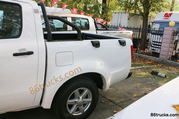 JMC Xin Baodian 2022 édition confort 2.5T diesel 140 ch manuel deux roues motrices empattement standard double cabine pick-up (China VI) Pho