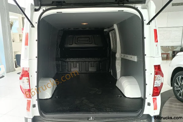 SAIC MAXUS EV30 Express Edition 5.09m Long Wheelbase Electric Panel Van 41.86kWh Cab (1) | 86Trucks