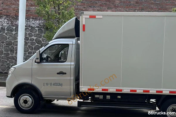 Changan Kuayue King X3 PLUS EV Standard Range Edition 4T 3.57m single-row pure electric van truck 55.7kWh 4X2(6 wheels) Exterior (3) | 86Tru