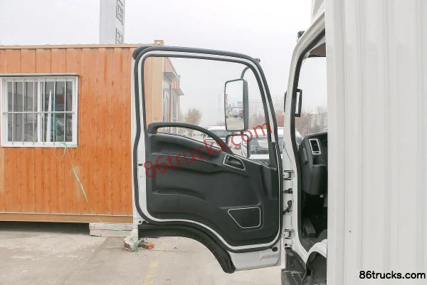 Yutong Carrosserie moyenne Camion léger fourgon électrique pur à cabine simple 4,14 m 90,236 kWh 4X2(6 roues) Intérieur (2) | 86Trucks