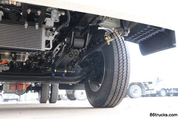 Yutong Carrosserie moyenne Camion léger fourgon électrique pur à cabine simple 4,14 m 90,236 kWh 4X2(6 roues) Châssis (3) | 86Trucks