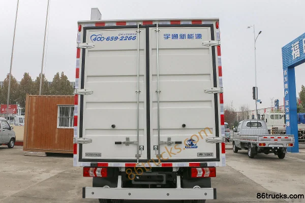 Yutong Carrosserie moyenne Camion léger fourgon électrique pur à cabine simple 4,14 m 90,236 kWh 4X2(6 roues) (3) | 86Trucks