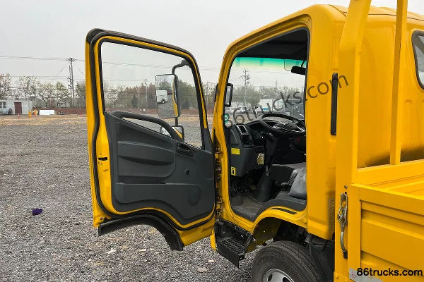 Kama Kaijie M3 130hp 4X2(6 wheels) 4.16m Single Row Flatbed Light Truck (China VI) Cab (1) | 86Trucks