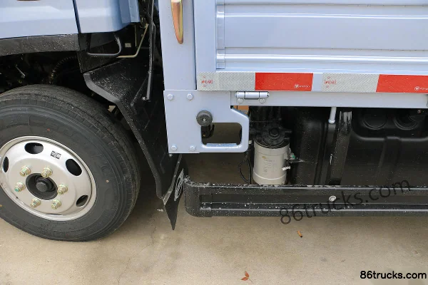 Foton Times Leader M5 132hp 4X2(6 wheels) 4.17m Single Row Flatbed Light Truck (China VI) Body (3) | 86Trucks