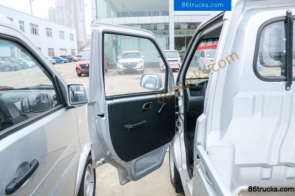 Dongfeng K01 1.3L 92hp 4X2(6 wheels) Gasoline 2.26m Single Row Flatbed Mini Truck Cab (1) | 86Trucks