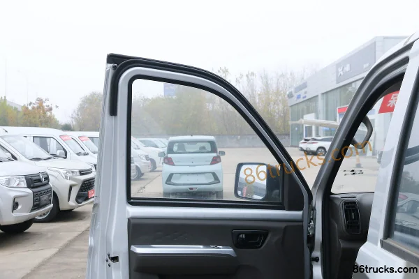 Dongfeng C72 1,6 L 122 ch 4X2(6 roues) essence 2,53 m camion plateau léger à cabine double (2) | 86Trucks