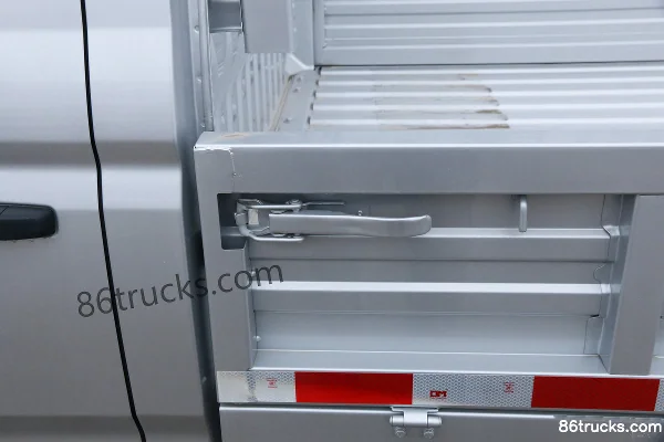 Dongfeng C72 1,6 L 122 ch 4X2(6 roues) essence 2,53 m camion plateau léger à cabine double Carrosserie (2) | 86Trucks