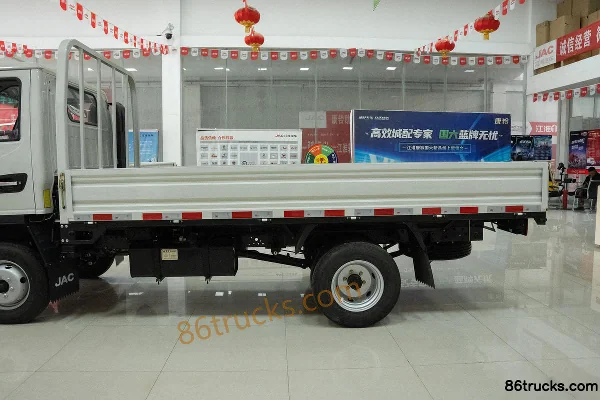 JAC Kangling J3 135 hp 4X2(6 wheels) 3.7m Single Row Flatbed Light Truck (China VI) Body (1) | 86Trucks