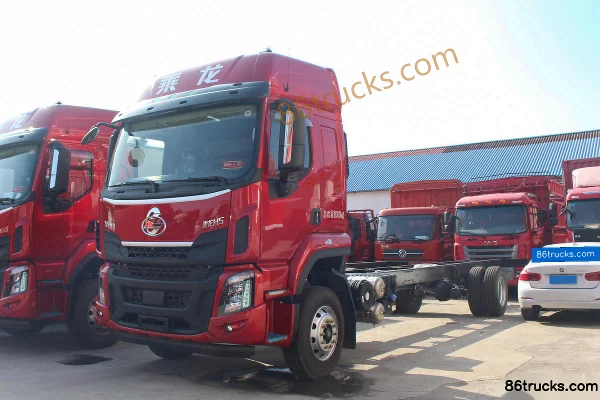 Dongfeng Liuqi Chenglong H5 Medium Truck 245 hp 4X2(6 wheels) 7.8m Van Cargo Truck Exterior (3) | 86Trucks