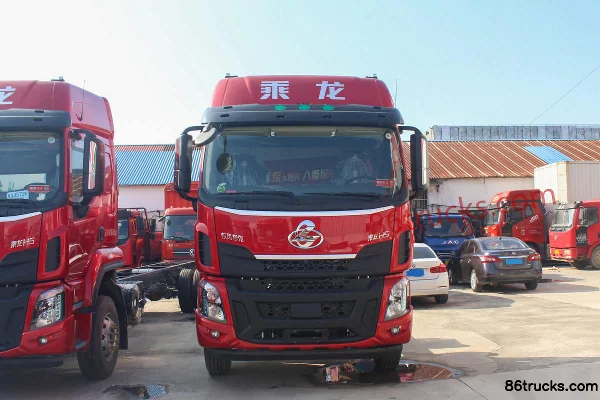 Dongfeng Liuqi Chenglong H5 Medium Truck 245 hp 4X2(6 wheels) 7.8m Van Cargo Truck Exterior (2) | 86Trucks