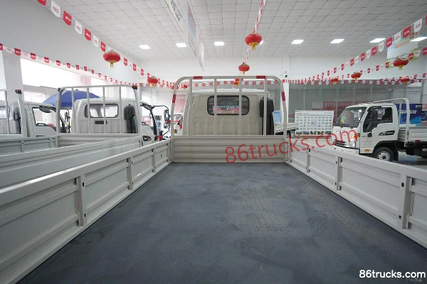 JAC Kangling 33 95 ch 4X2(6 roues) 3,2 m camion plateau double cabine Carrosserie (1) | 86Trucks