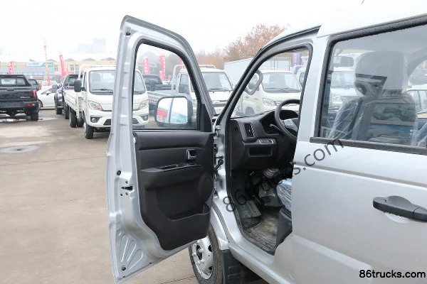 Foton Xiangling V2 Comfort 1.6L 105 hp 4X2(6 roues) CNG 2.55m double-row flatbed mini truck Cabine (1) | 86Trucks