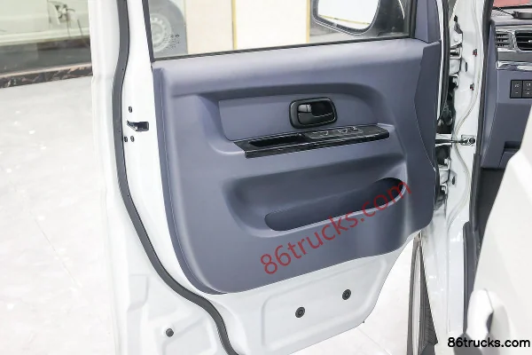 SRM Xinyuan Xiaohai Shi EV 2021 Standard 5-Seat 4.2m Pure Electric Multi-Purpose Passenger Vehicle 38.64kWh Cab (3) | 86Trucks