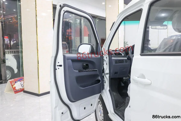 SRM Xinyuan Xiaohai Shi EV 2021 Standard 5-Seat 4.2m Pure Electric Multi-Purpose Passenger Vehicle 38.64kWh Cab (1) | 86Trucks