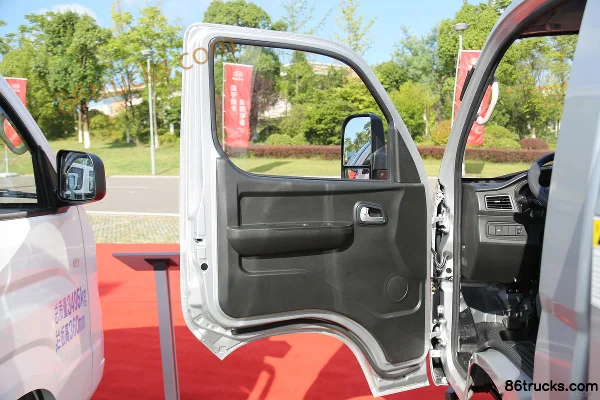 NanJun Ruibao Deluxe 102 hp 4X2(6 wheels) 2.8m Dump Truck (China VI)(NJA3040) Cab (1) | 86Trucks