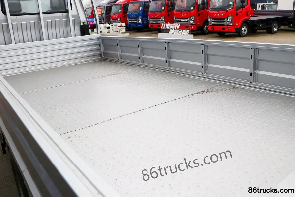 NanJun Ruishuai C Series 95hp 4X2(6 wheels) 3.81m Single Row Flatbed Micro Truck (China VI) Body (1) | 86Trucks