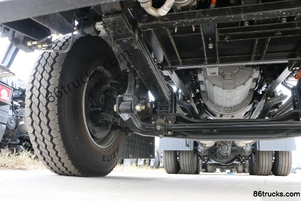 Yutong 6X4(10 roues) tracteur routier électrique pur CATL 282kWh Châssis (2) | 86Trucks