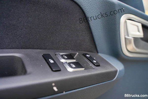 FARIZON GLR 4.5T 4.1m Single Row Plug-in Hybrid Stake Truck 53.58kWh 4X2(6 wheels) Interior (3) | 86Trucks