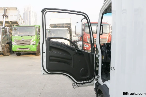 Ouling Jinlika II version luxe 2,0L 150 ch 4X2(6 roues) essence camion fourgon 4,1 m cabine simple (China VI) (1) | 86Trucks