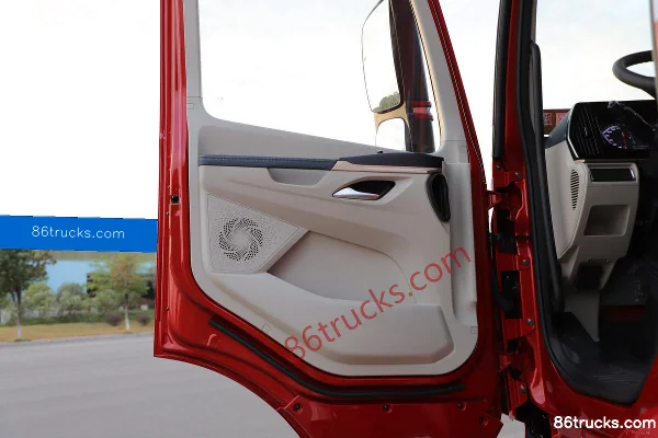 Dongfeng Liuqi Chenglong H5V 270 hp 4X2(6 wheels) AMT automatic transmission cargo truck with cargo box (China VI) Cab (3) | 86Trucks