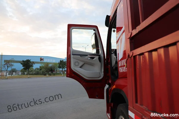 Dongfeng Liuqi Chenglong H5V 270 hp 4X2(6 wheels) AMT automatic transmission cargo truck with cargo box (China VI) Cab (1) | 86Trucks