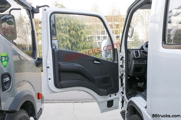 Yuejin Fuxing S80 95hp 4X2(6 wheels) 2.65m double-row flatbed mini truck (China VI) Cab (1) | 86Trucks