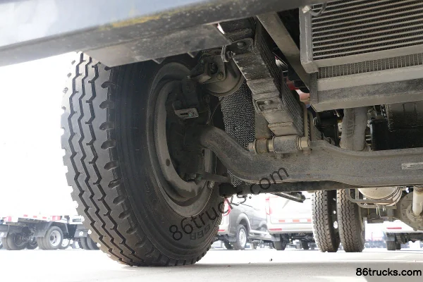 Ouling M7 Express Edition 200 hp 4X2(6 wheels) 5.33m Semi-row Flatbed Cargo Truck (China VI) Chassis (2) | 86Trucks