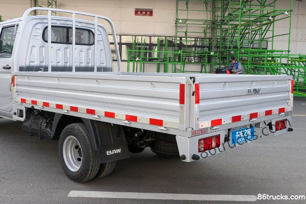 BAW Jingka T7 Luxury Edition 2.0L 133 hp 4X2(6 wheels) Gasoline 3m Double Row Flatbed Mini Truck (China VI) Body (2) | 86Trucks
