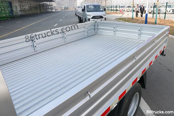 BAW Jingka T7 Luxury Edition 2.0L 133 hp 4X2(6 wheels) Gasoline 3m Double Row Flatbed Mini Truck (China VI) Body (1) | 86Trucks