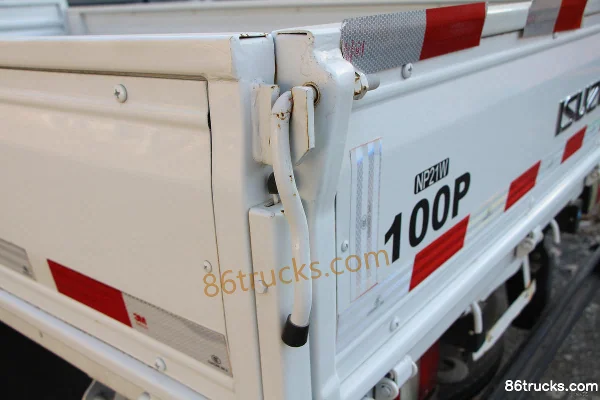Qingling Isuzu 100P 120hp 4X2(6 wheels) 3.235m double-row flatbed light truck Body (2) | 86Trucks