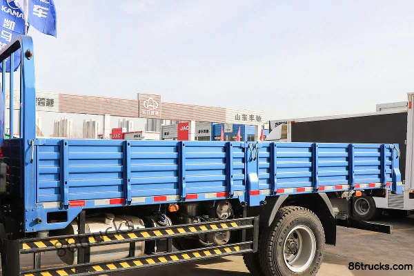 Kama Kaijie M6 Premium Edition 190hp 4X2(6 wheels) 5.33m Flatbed Cargo Truck (China VI) Body (1) | 86Trucks