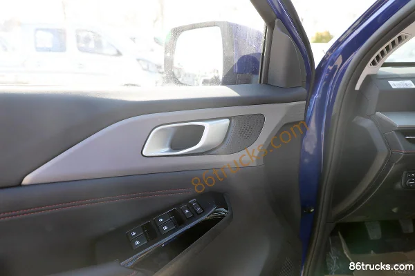 Changan Lantuo 2023 modèle élite 2,0 L diesel 163 ch manuel quatre roues motrices pick-up double cabine à empattement long Châssis (2) | 86T