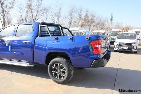 Changan Lantuo 2023 modèle élite 2,0 L diesel 163 ch manuel quatre roues motrices pick-up double cabine à empattement long Photos officielle