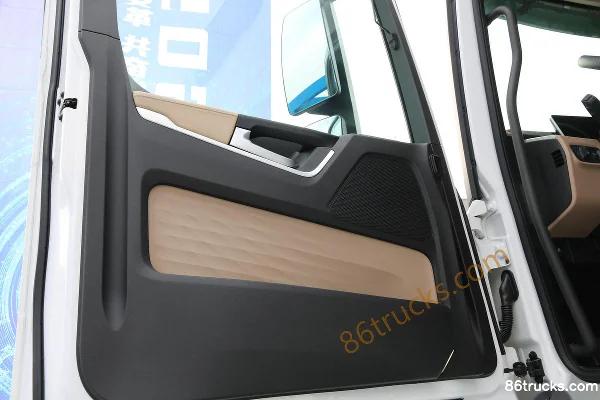 SHACMAN Delong X6000 Flagship Edition 680 hp 6X4(10 wheels) AMT Automatic Tractor Truck Cab (2) | 86Trucks