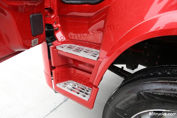 SHACMAN Delong L5000 Jingying Edition 220 hp 4X2(6 wheels) 6.8m stake cargo truck (Dongfeng Cummins) Cab (3) | 86Trucks