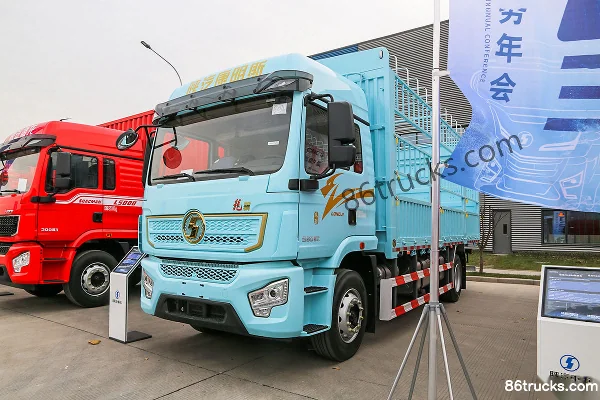 SHACMAN Cummins Longji Lightweight Flagship Edition 260 hp 4X2(6 wheels) 6.8 m Stake Truck Exterior (3) | 86Trucks