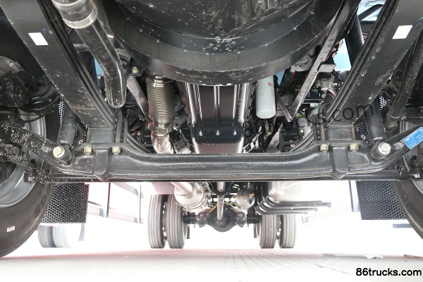 SHACMAN Cummins Longji Lightweight Flagship Edition 260 hp 4X2(6 wheels) 6.8 m Stake Truck Chassis (3) | 86Trucks