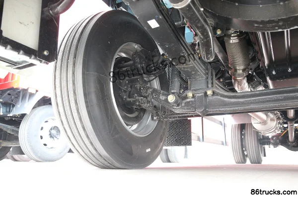 SHACMAN Cummins Longji Lightweight Flagship Edition 260 hp 4X2(6 wheels) 6.8 m Stake Truck Chassis (2) | 86Trucks