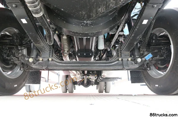 SHACMAN Cummins Longji Lightweight Flagship Edition 260 hp 4X2(6 wheels) 6.8 m Stake Truck Chassis (1) | 86Trucks