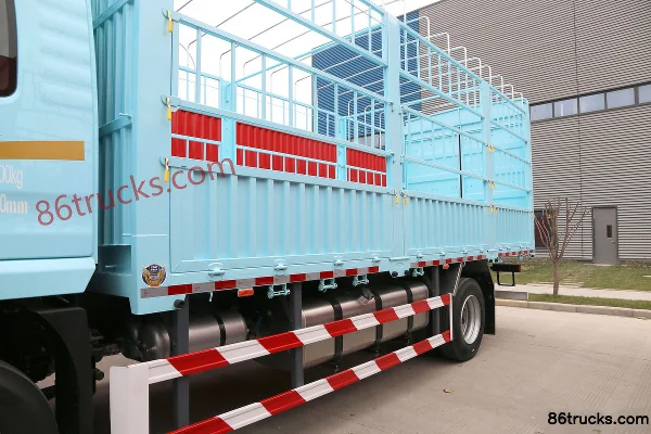 SHACMAN Cummins Longji Lightweight Flagship Edition 260 hp 4X2(6 wheels) 6.8 m Stake Truck Body (2) | 86Trucks