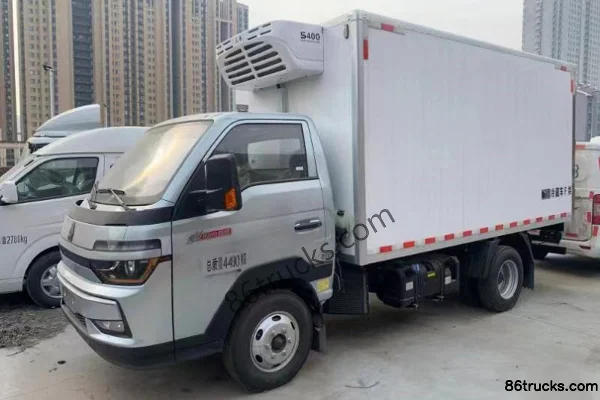 Sinotruk HOWO Xiaoshuai 130 ch 4X2(6 roues) camion frigorifique 3,7 m (Woerbon) Extérieur (2) | 86Trucks