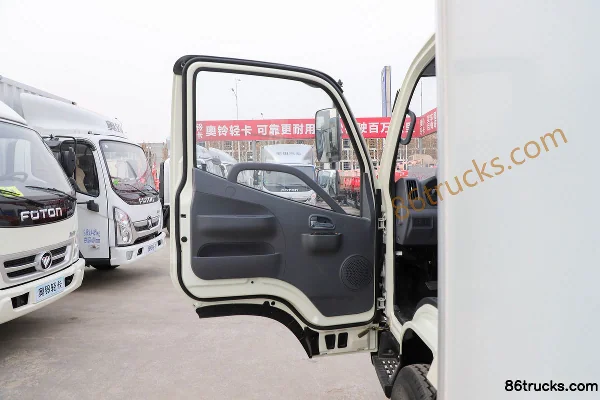 Foton AUMAN Jieyun Classic version 132 hp 4X2(6 wheels) 3.735m single-row box light truck Cab (1) | 86Trucks