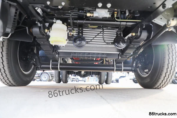 Foton AUMAN Jieyun Classic version 132 hp 4X2(6 wheels) 3.735m single-row box light truck Chassis (1) | 86Trucks