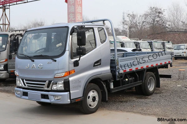 JAC Junling V5 132 hp 4X2(6 wheels) 3.37m Semi-row Flatbed Light Truck (China VI) Exterior (3) | 86Trucks