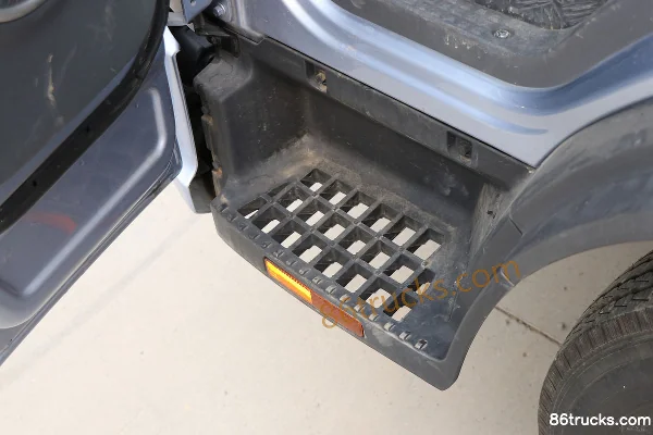JAC Junling V5 132 hp 4X2(6 wheels) 3.37m Semi-row Flatbed Light Truck (China VI) Cab (2) | 86Trucks