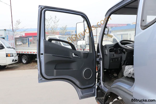 JAC Junling V5 132 hp 4X2(6 wheels) 3.37m Semi-row Flatbed Light Truck (China VI) Cab (1) | 86Trucks