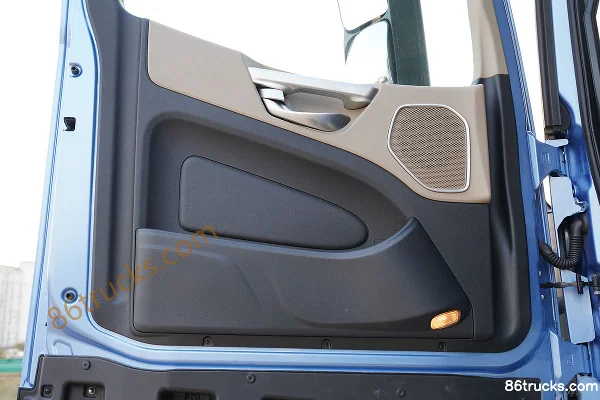 JAC Chaoyue Q7 Heavy Truck Composite Version 510hp 6X4(10 wheels) Tractor Truck (China VI) Cab (3) | 86Trucks